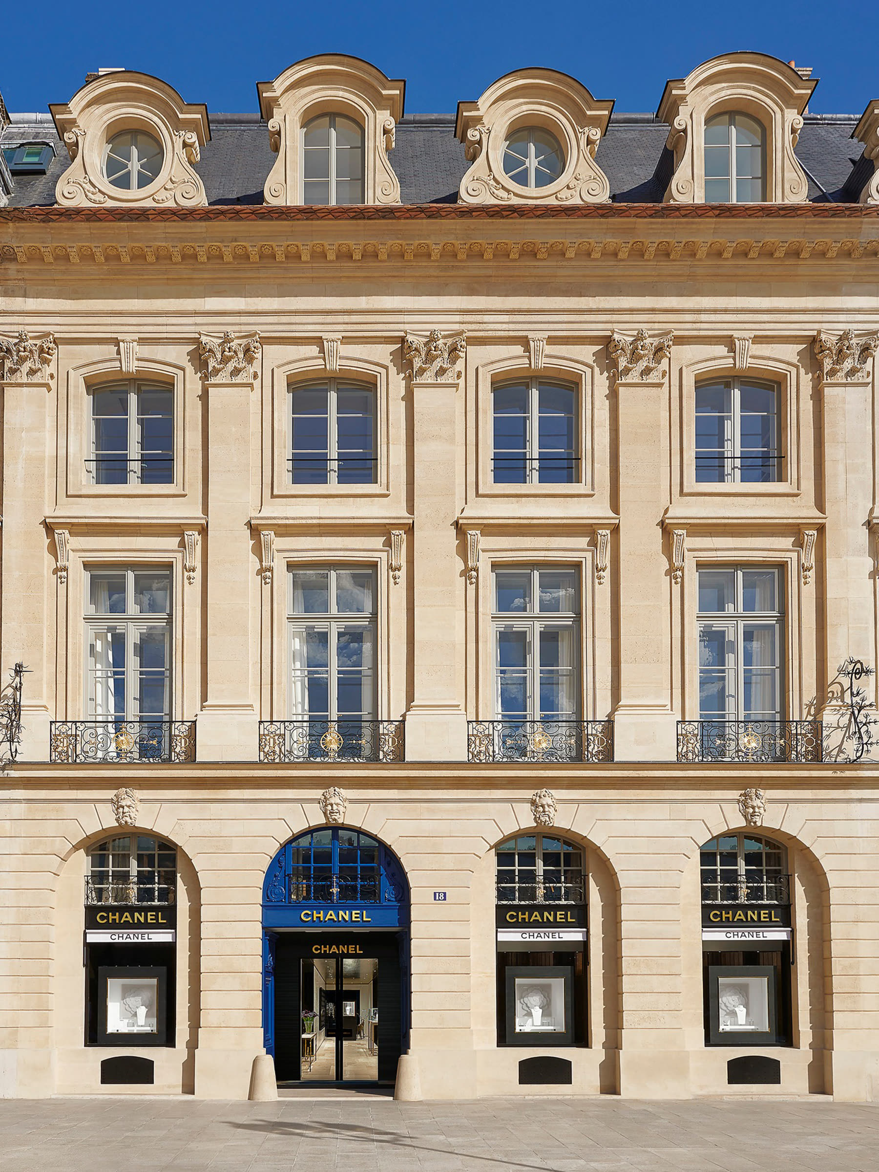 La boutique CHANEL al 18 di Place Vendôme, Parigi